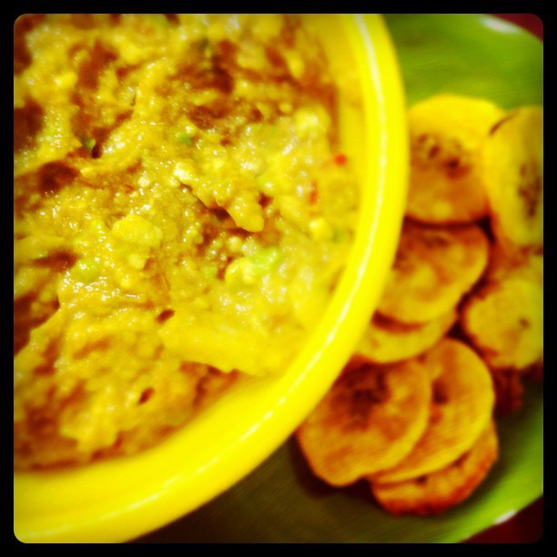Plantain chips with Guacamole 