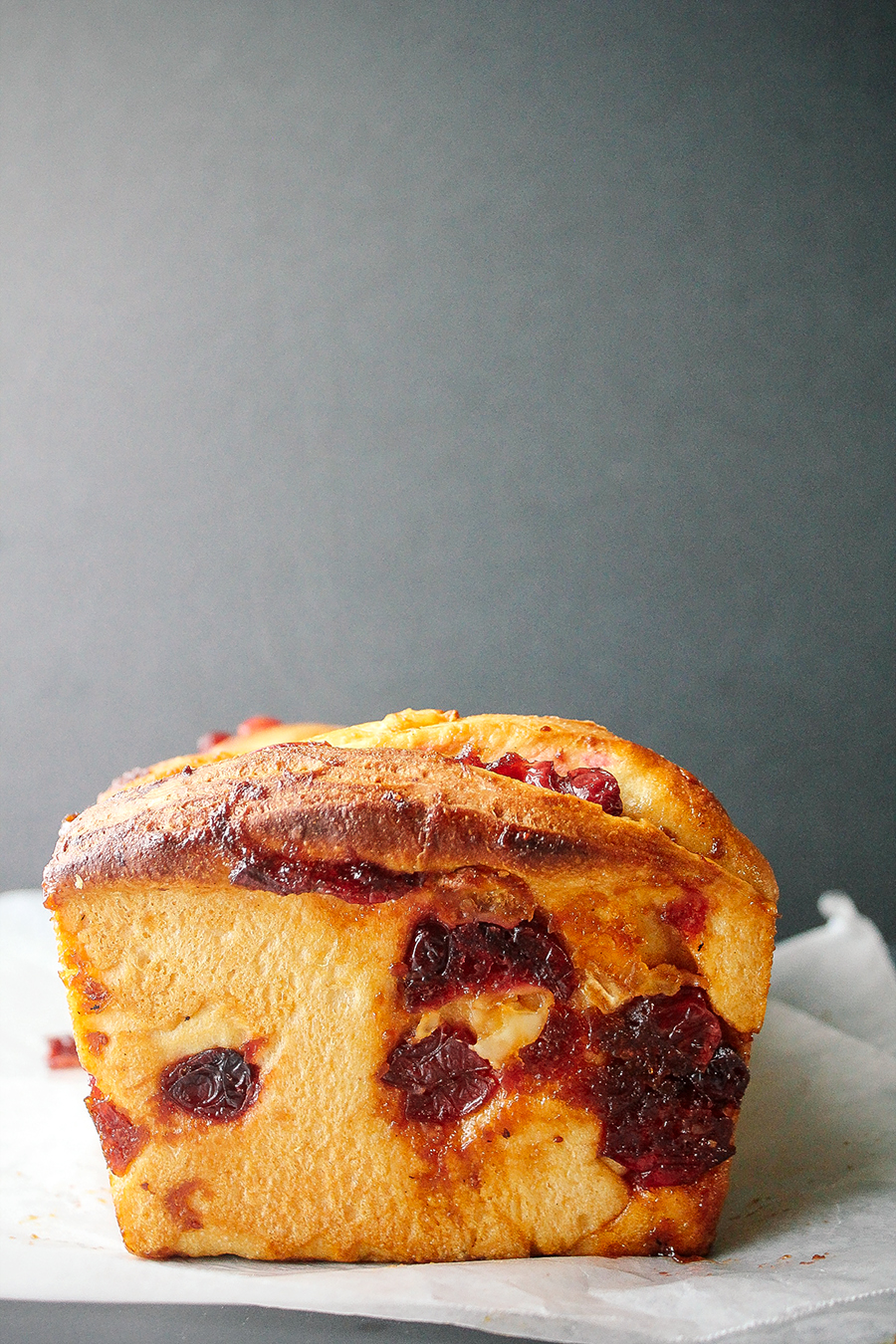 Caramelized Cranberry & Brie Pull-Apart Bread