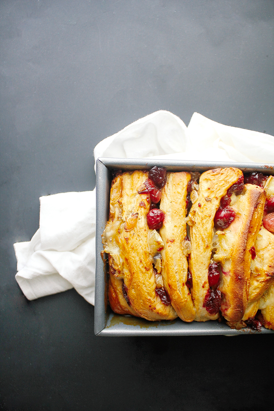 Caramelized Cranberry & Brie Pull-Apart Bread